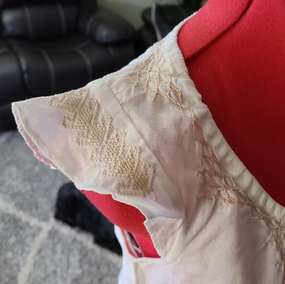 Beautiful blouse - Picture 6 of 7